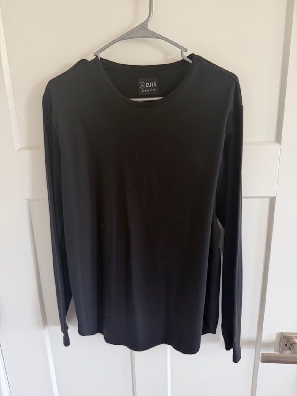 Cuts Clothing Men's Long-Sleeve Crew Neck Shirt - Black